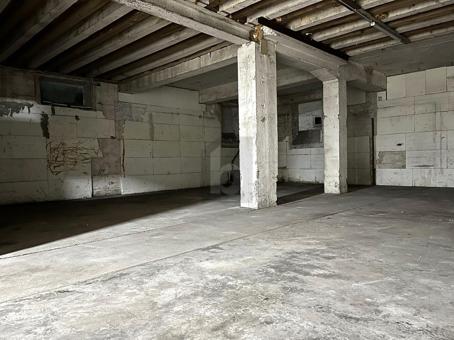 350m² de local de stockage