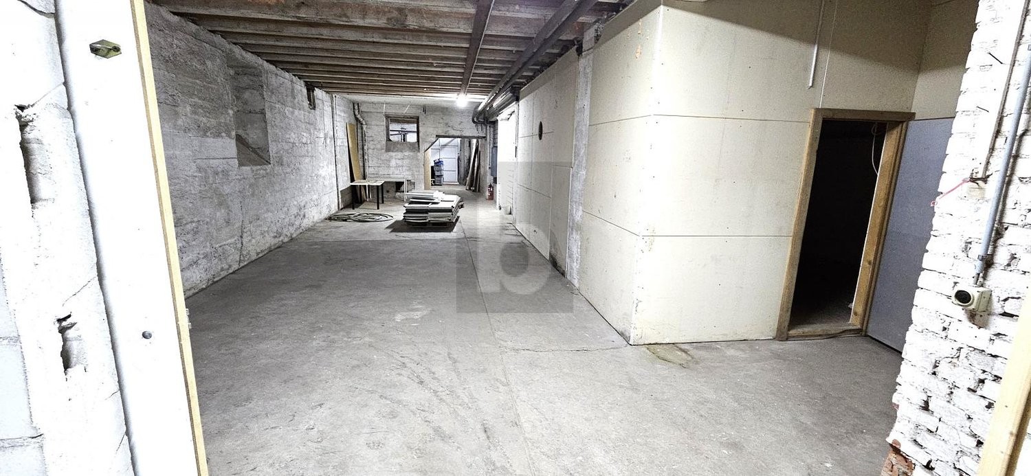 350m² de local de stockage