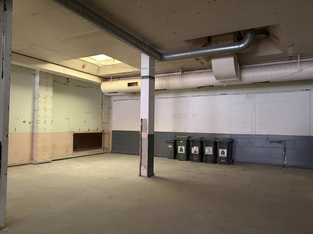 284m² arcade