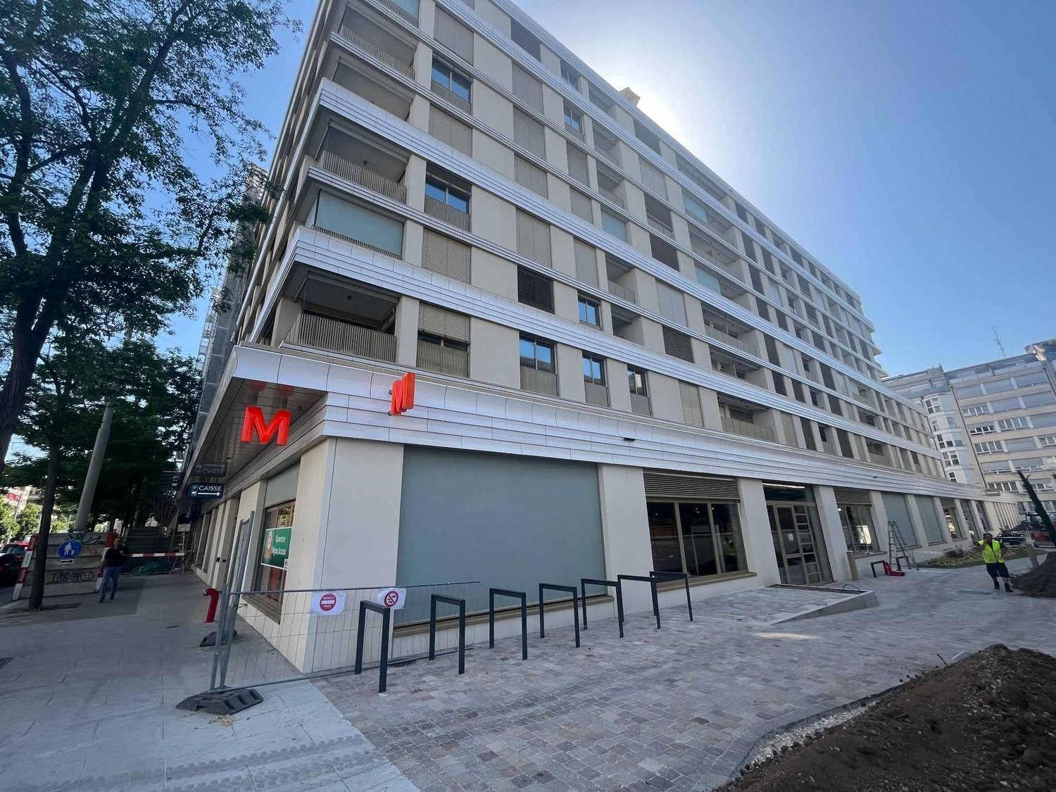 346m² arcade