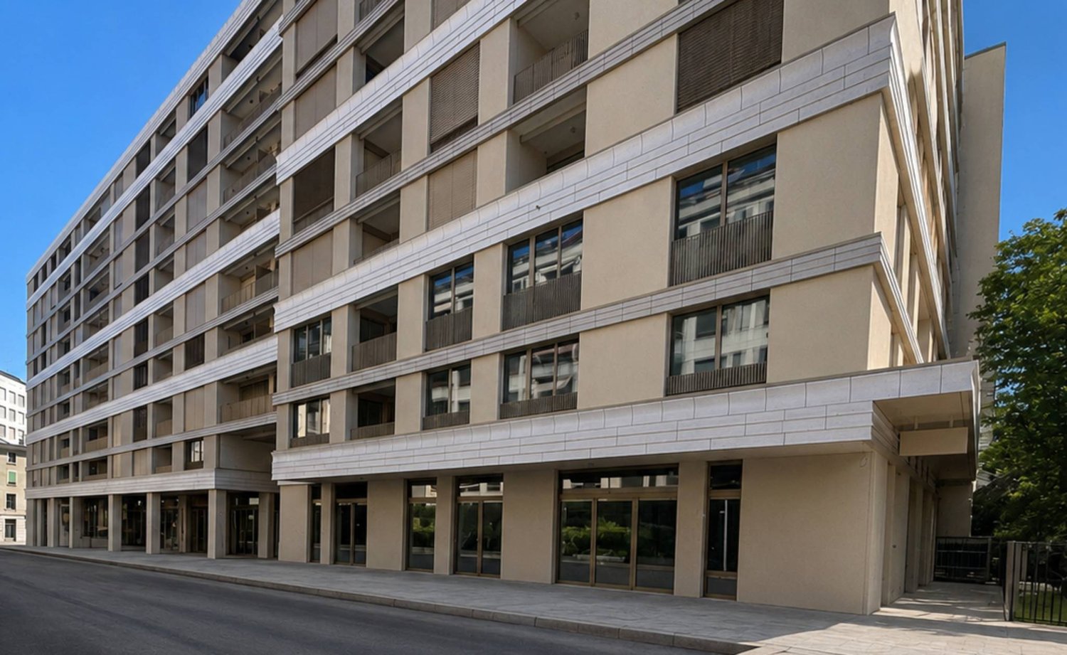 346m² arcade