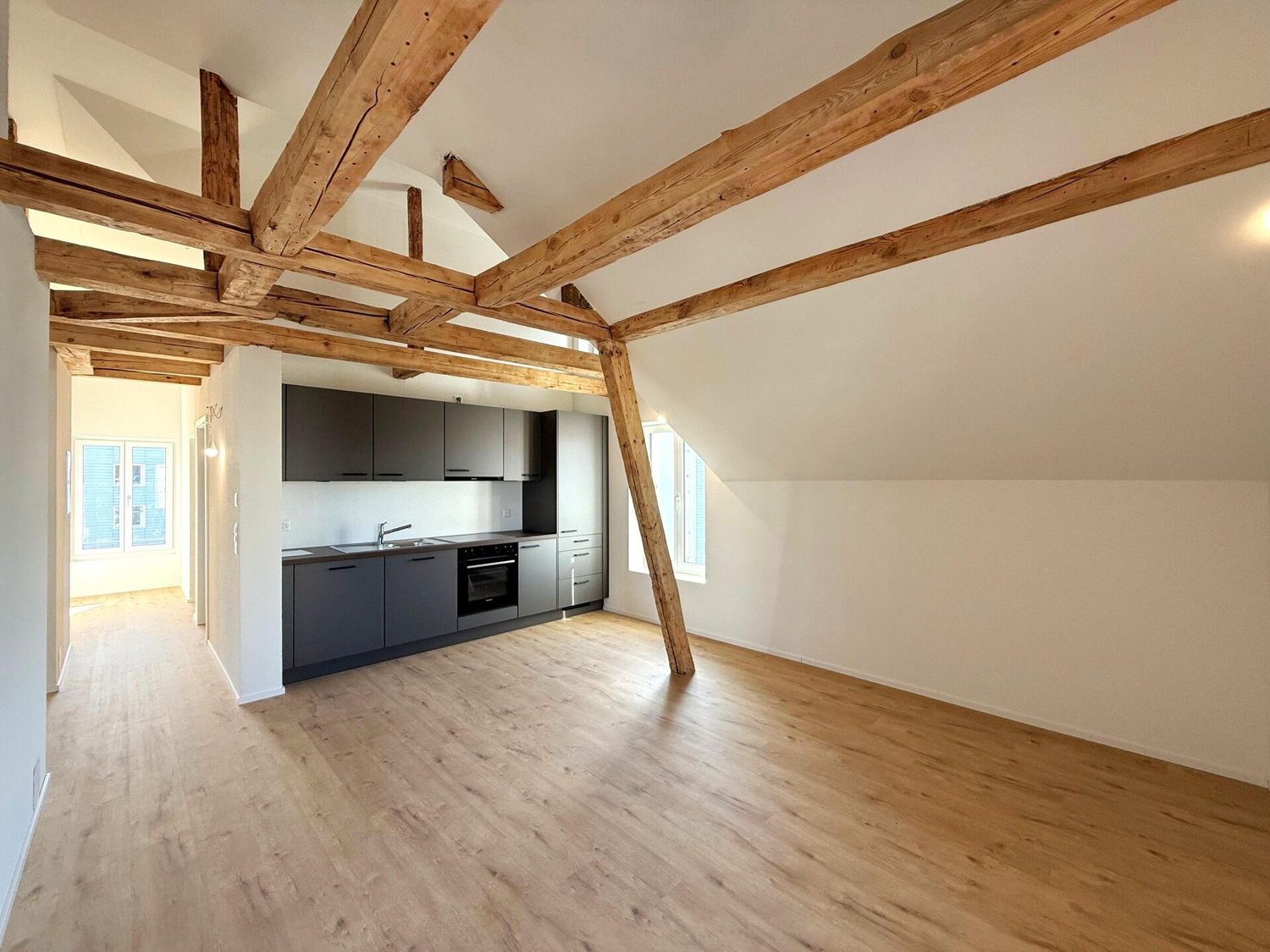 appartamento mansardato di 2 ½ locali, foto 3 di 8