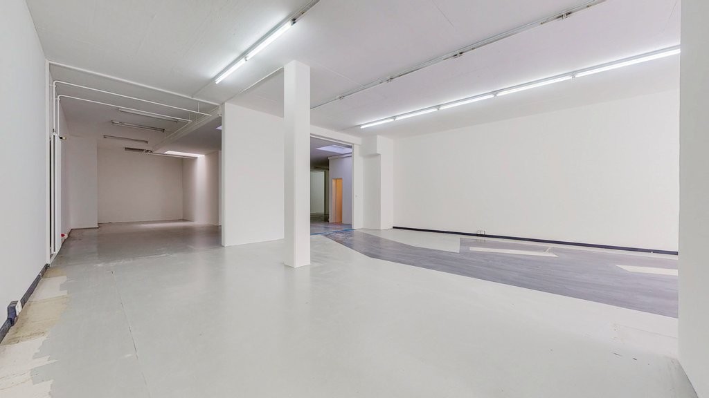 negozio di 244m²