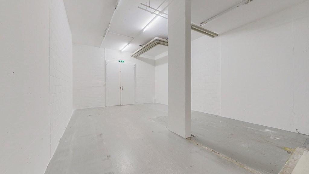 negozio di 244m²