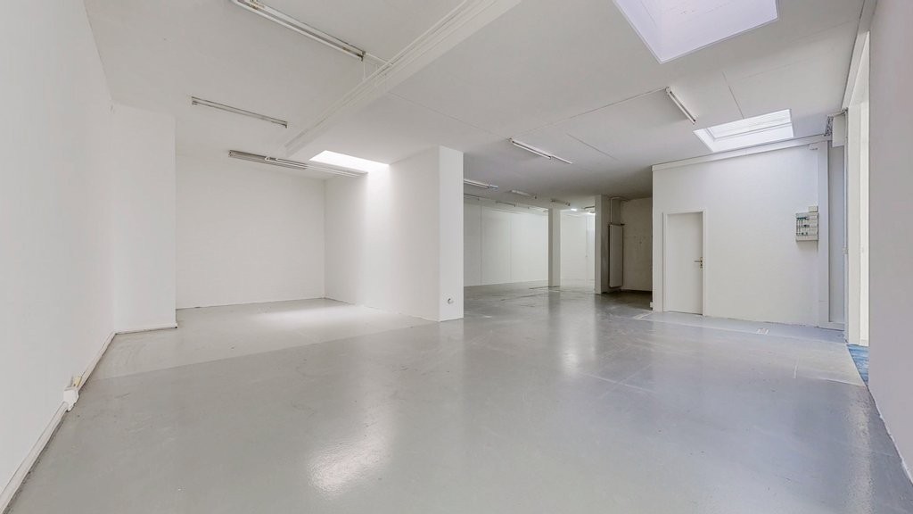 negozio di 244m²