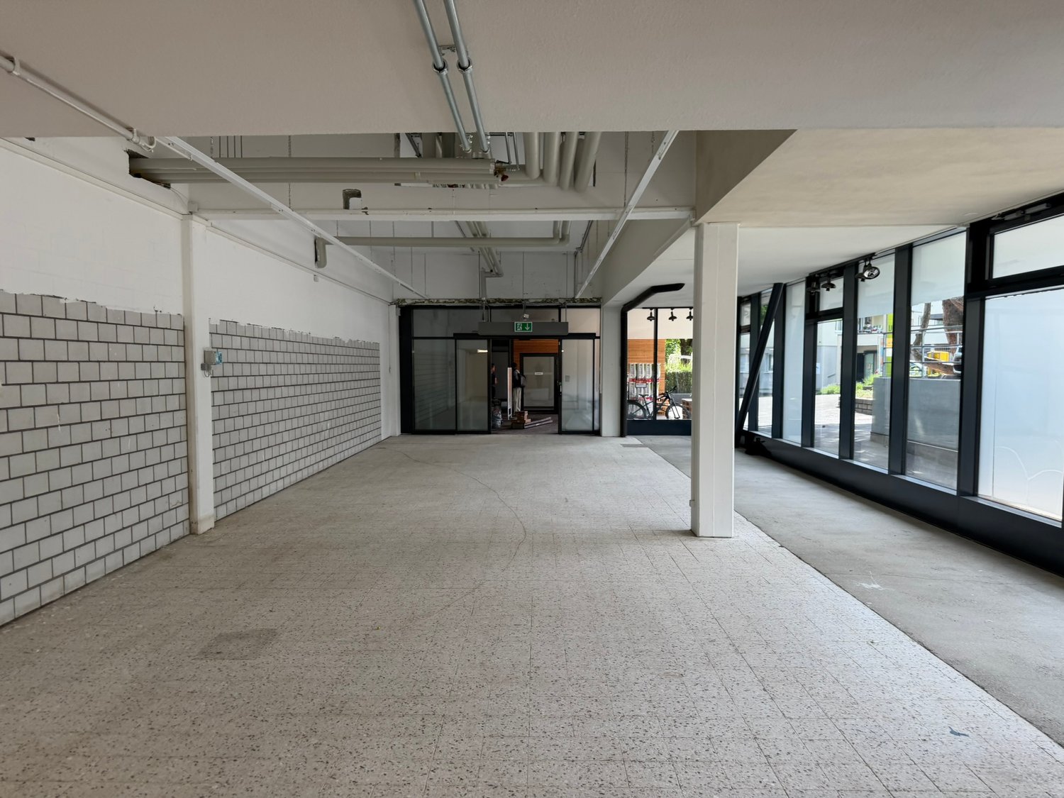 negozio di 320m²