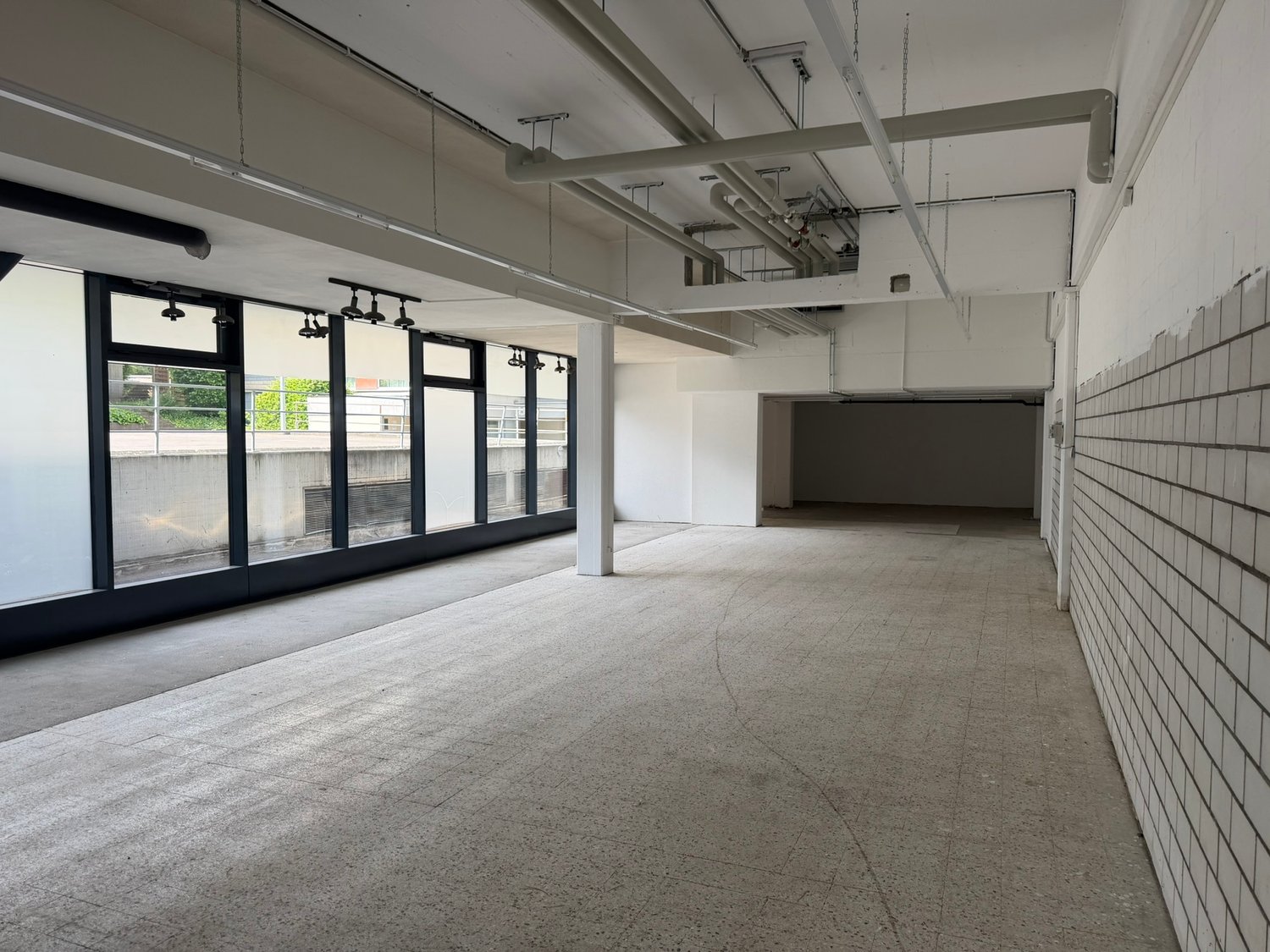 negozio di 320m²