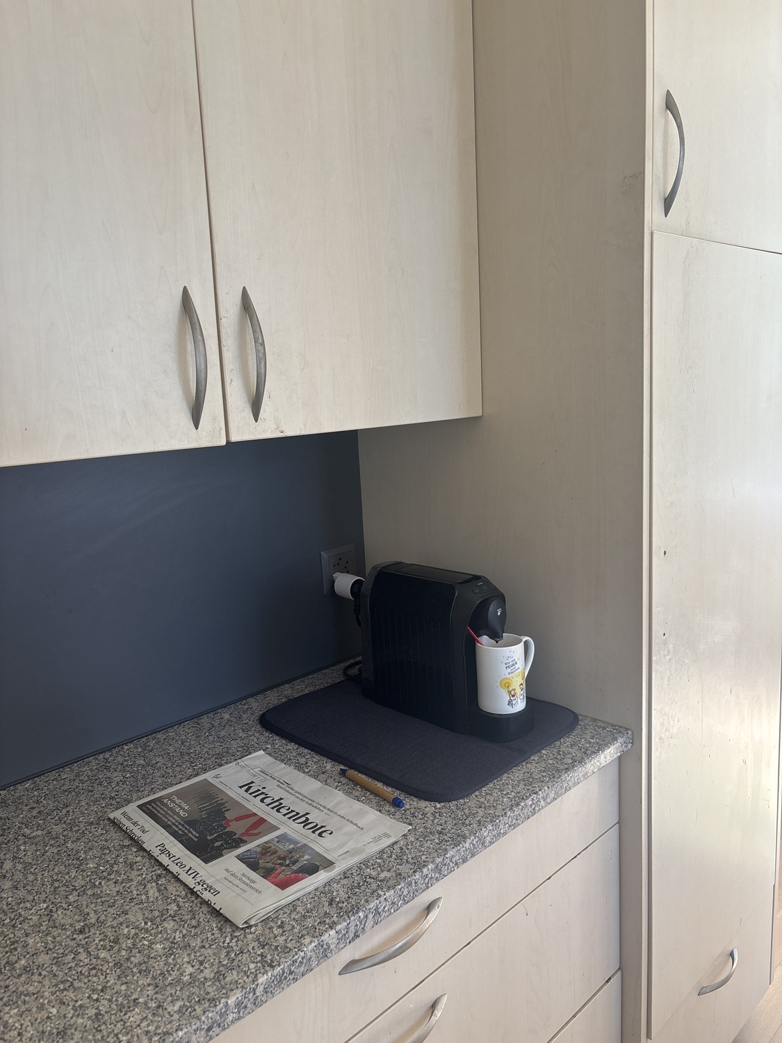 Chambre/appartement lumineux et bien entretenu. Zone calme et pratique, avec une bonne exposition et une place de parc disponible. Idéal pour une personne ou un couple. Pour plus d'informations et pour organiser une visite, contactez-moi