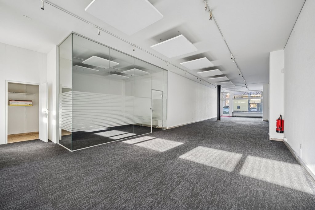 138m² negozio