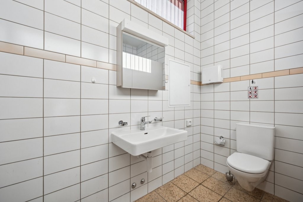 138m² negozio
