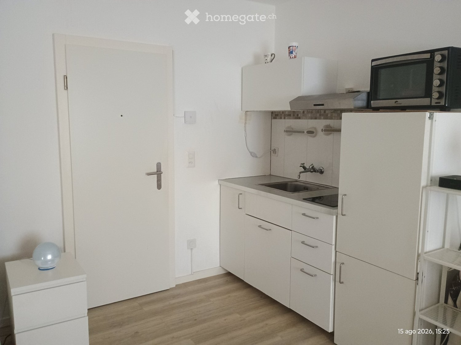 Appartamento di 1 locale

A 5 minuti a piedi dalla stazione di Locarno, da Piazza Grande, ben servito da mezzi e uffici pubblici intorno,
+41 76 273 37 17, foto 5 di 5