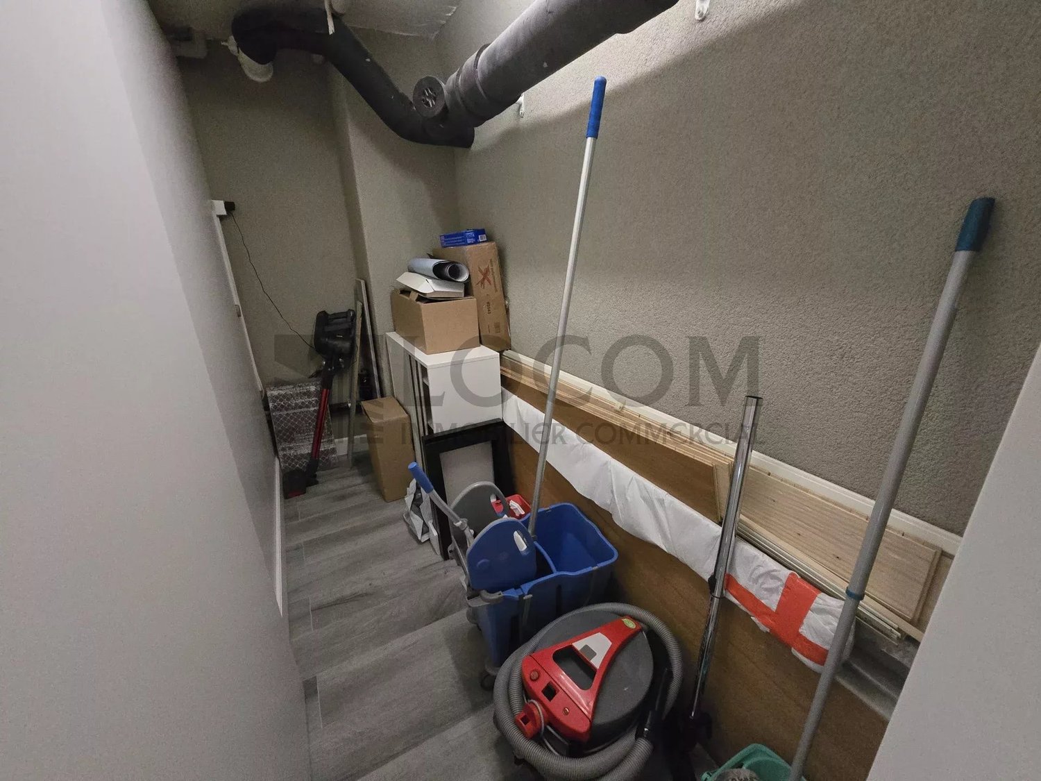 75m² negozio