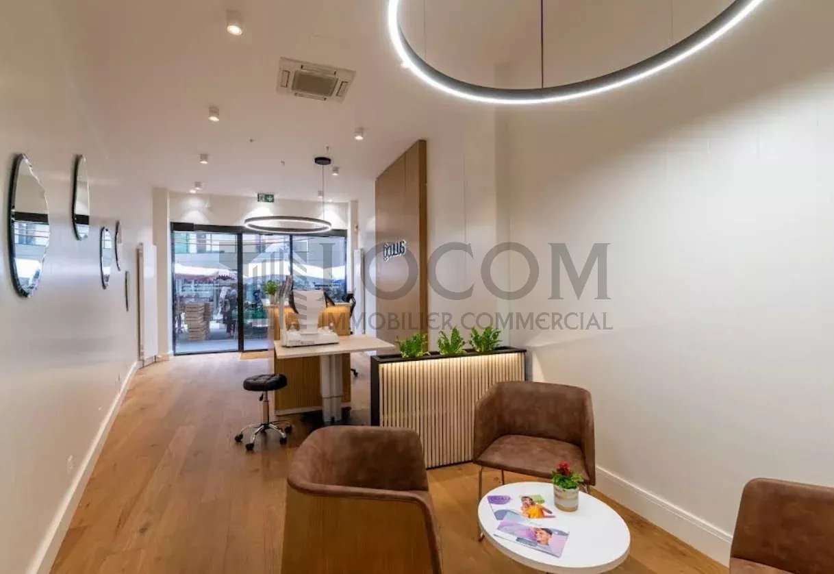 75m² negozio