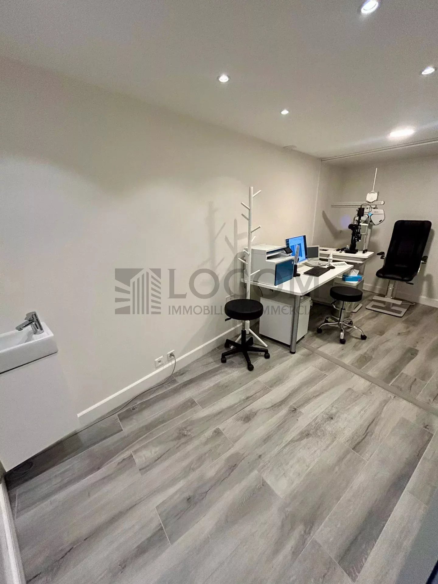 75m² negozio