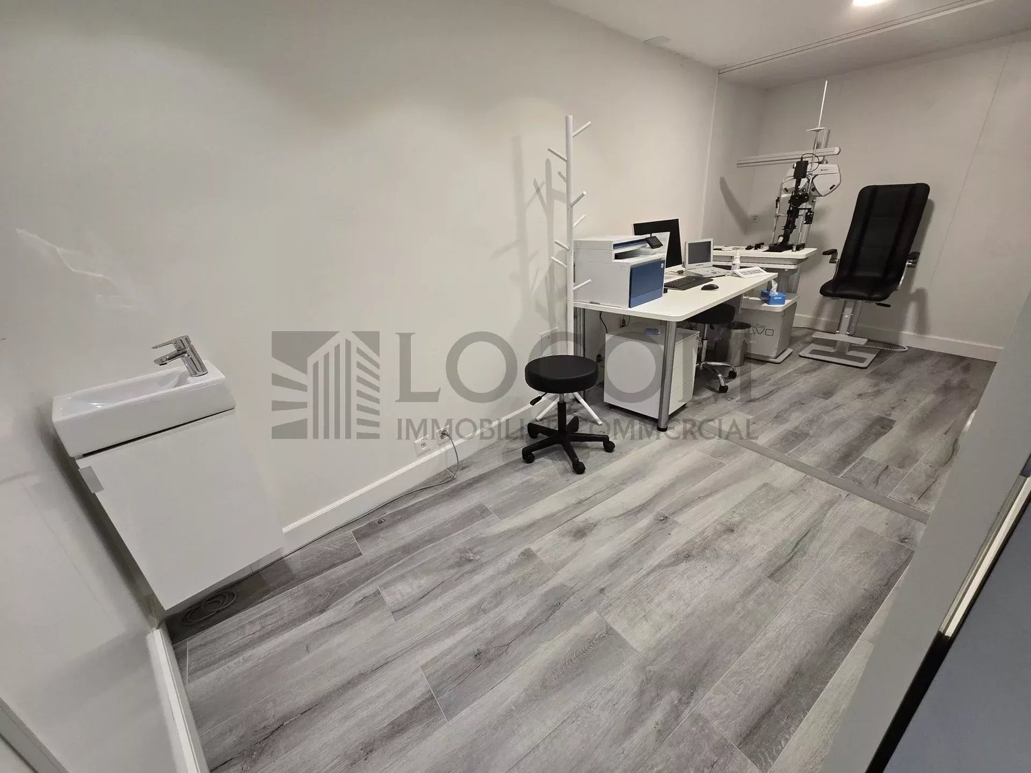 75m² negozio