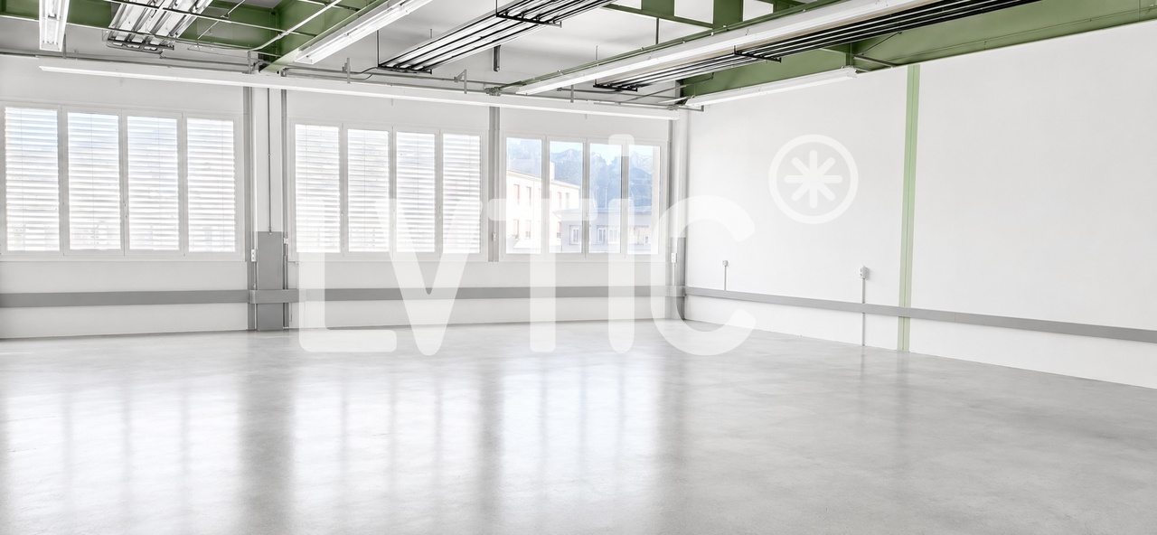 464m² workshop
