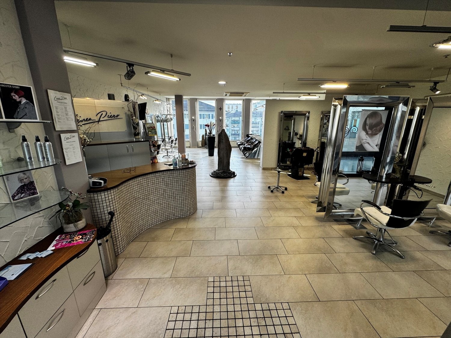 102m² hairdresser
