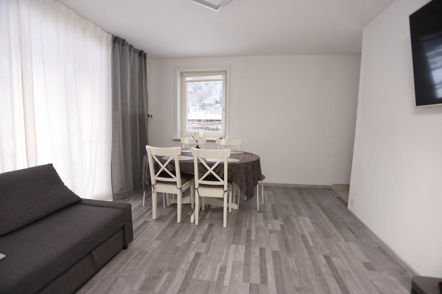 Casa singola con 5 ½ locali, foto 3 di 10