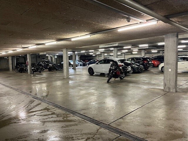 1m² posto auto coperto per biciclette