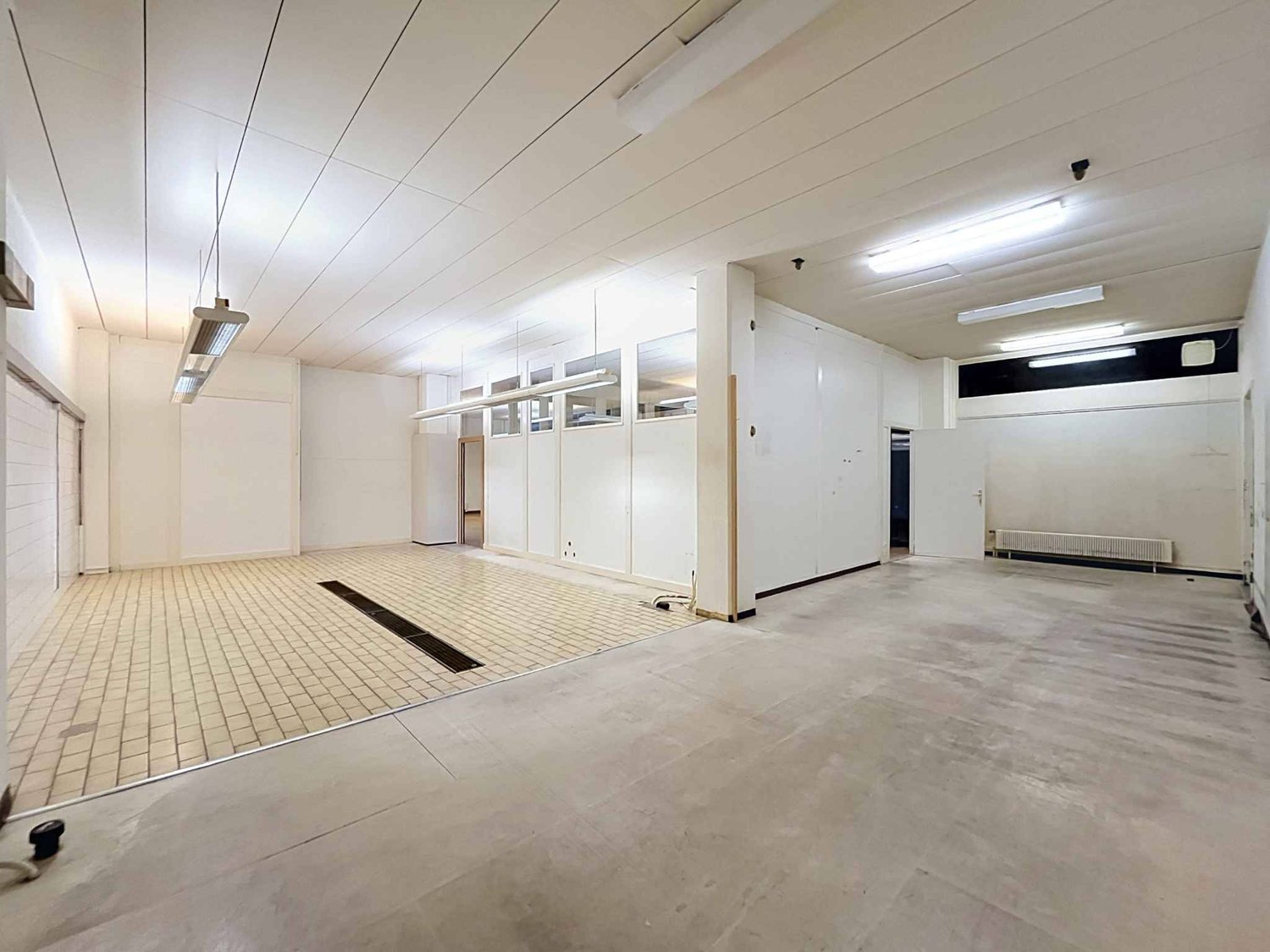 247m² office