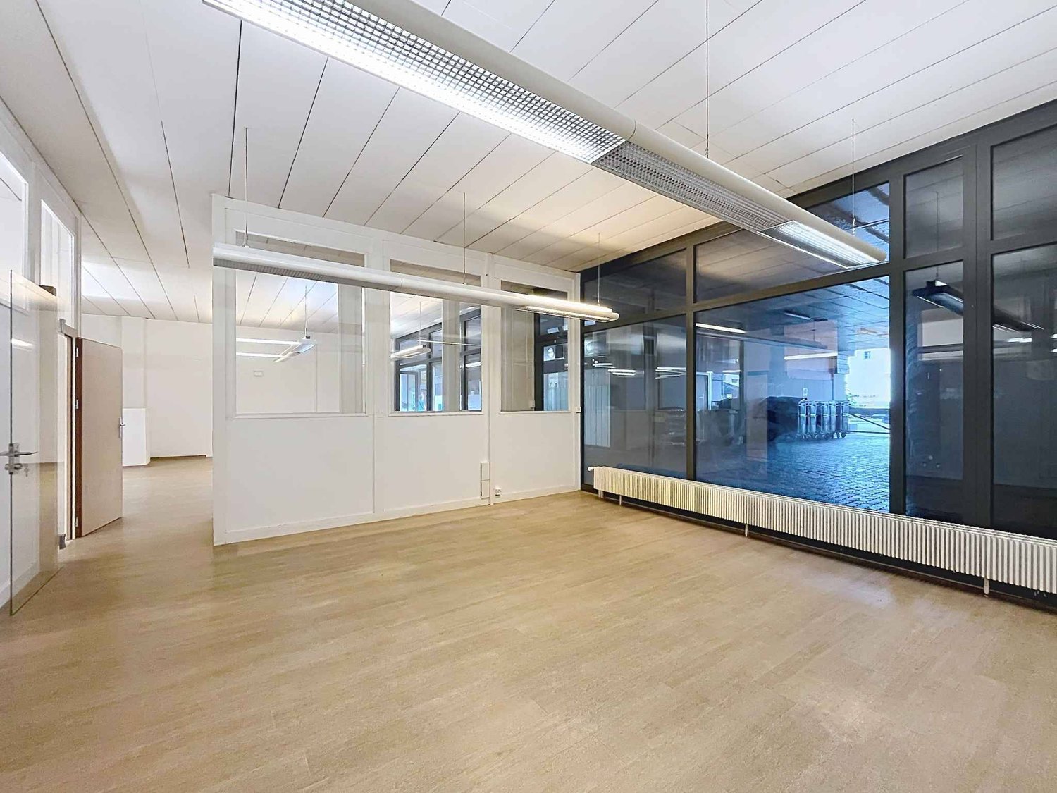 247m² office
