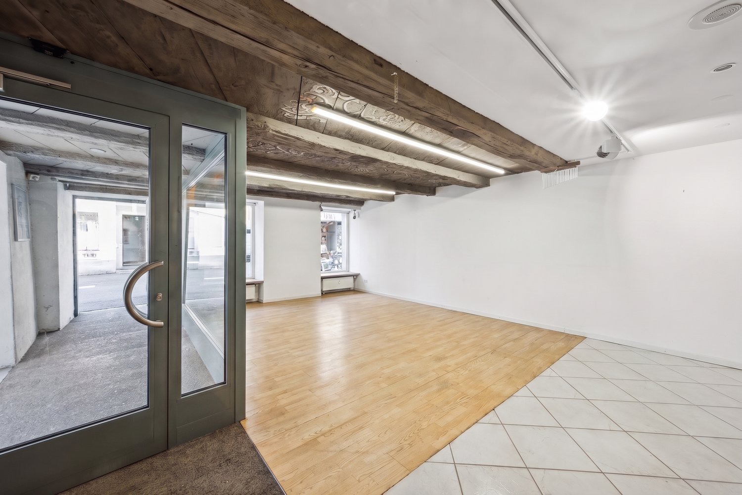 negozio di 200m²