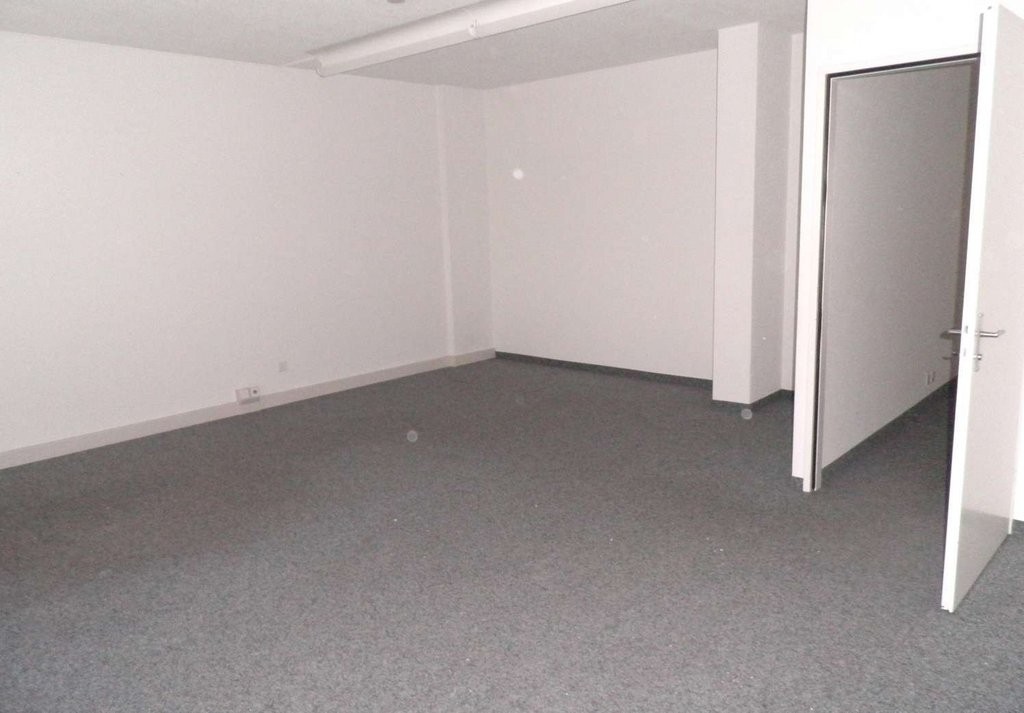 83m² office