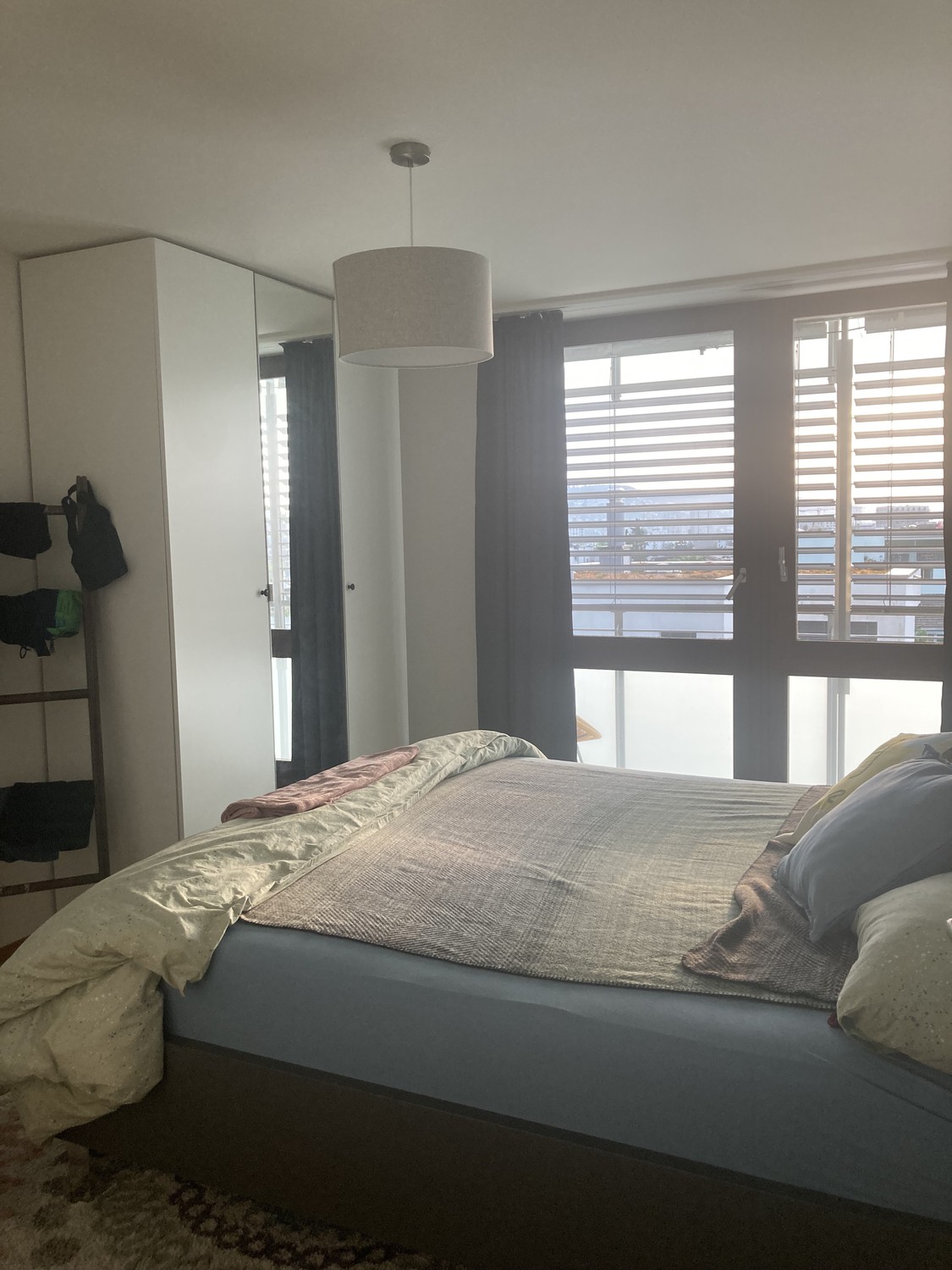 Appartamento di 3 ½ locali","description":"Luminoso appartamento arredato di 3.5 locali a Zurigo – Subaffitto temporaneo, disponibile a partire da ottobre 2026, data flessibile in base agli accordi. Minimo 1 mese, fino a 3-4 mesi, con margine di trattativa. Il subentro nel contratto di locazione pot