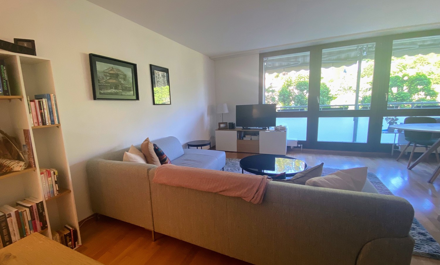 Appartamento di 3 ½ locali","description":"Luminoso appartamento arredato di 3.5 locali a Zurigo – Subaffitto temporaneo, disponibile a partire da ottobre 2026, data flessibile in base agli accordi. Minimo 1 mese, fino a 3-4 mesi, con margine di trattativa. Il subentro nel contratto di locazione pot
