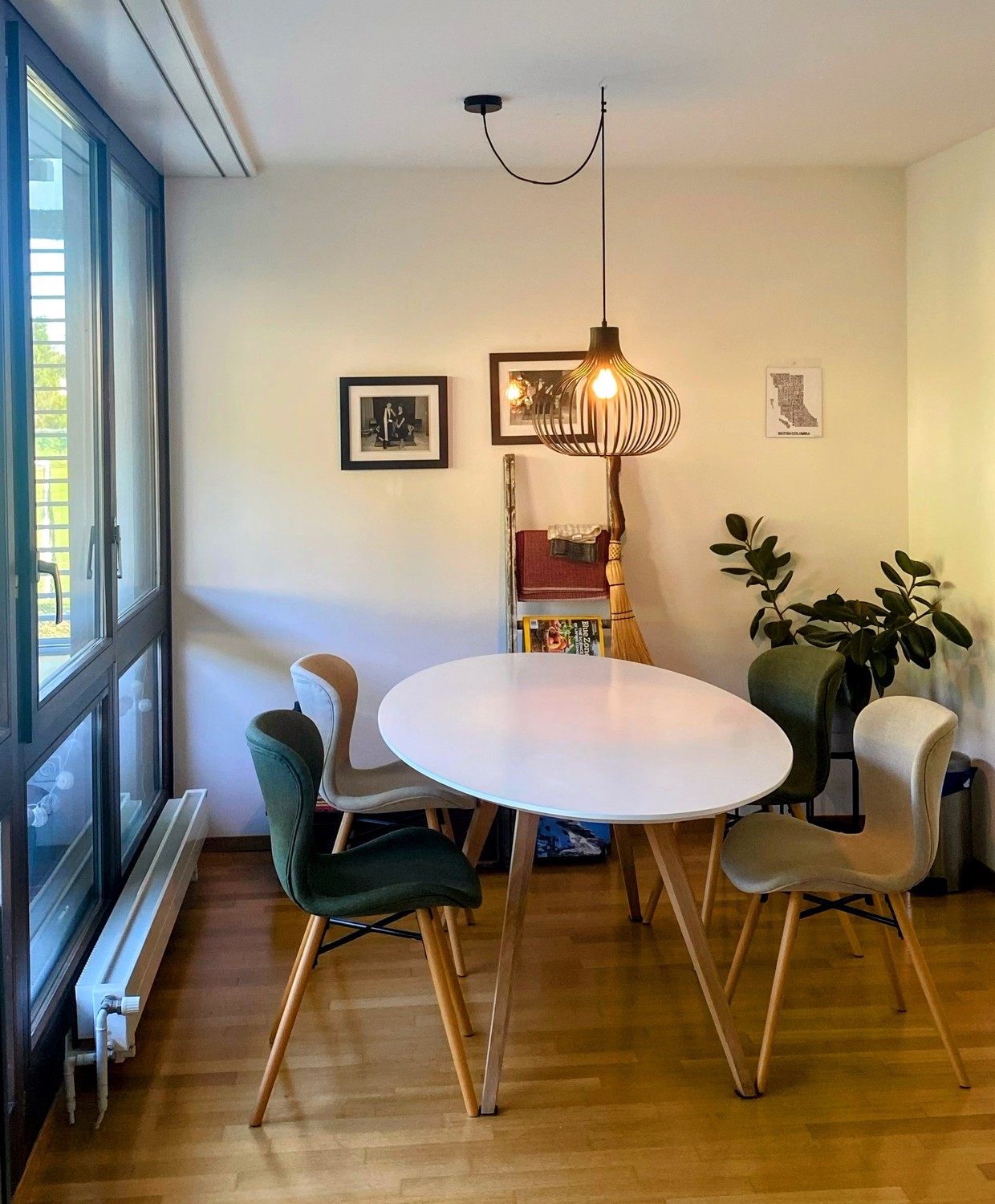 Appartamento di 3 ½ locali","description":"Luminoso appartamento arredato di 3.5 locali a Zurigo – Subaffitto temporaneo, disponibile a partire da ottobre 2026, data flessibile in base agli accordi. Minimo 1 mese, fino a 3-4 mesi, con margine di trattativa. Il subentro nel contratto di locazione pot