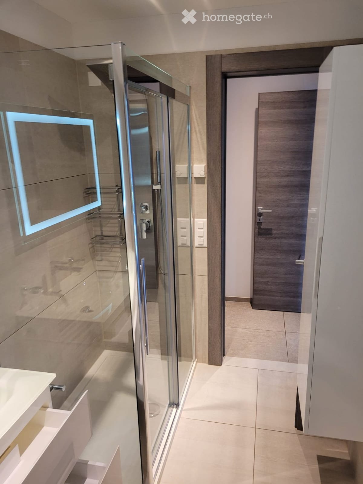 5 rooms apartment