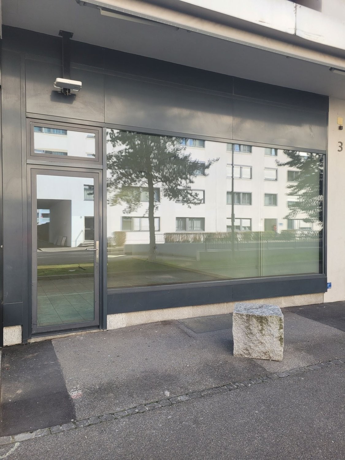 88m² negozio, foto 1 di 4