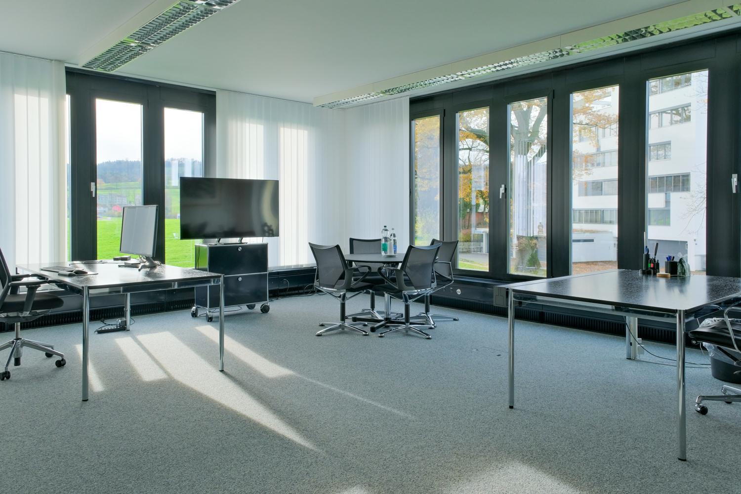 300m² office