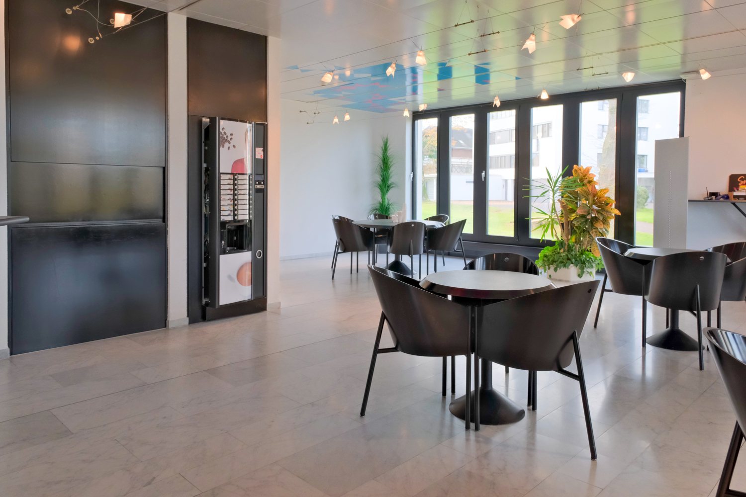 300m² office