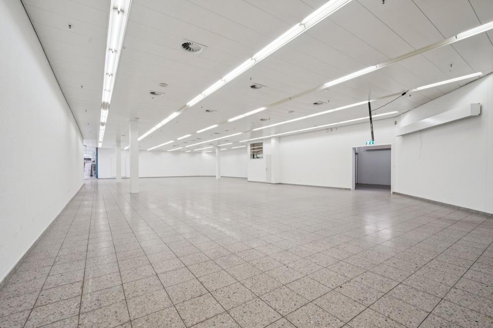 588m² negozio