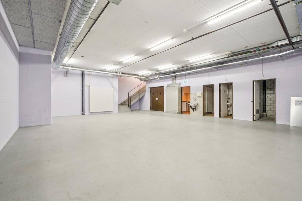 588m² negozio