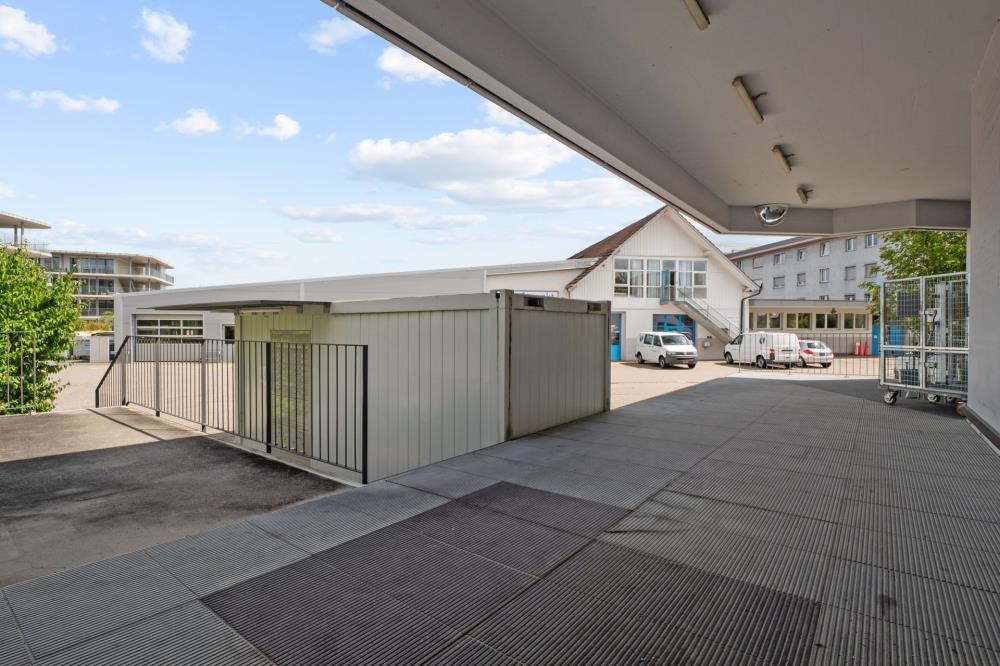 588m² negozio