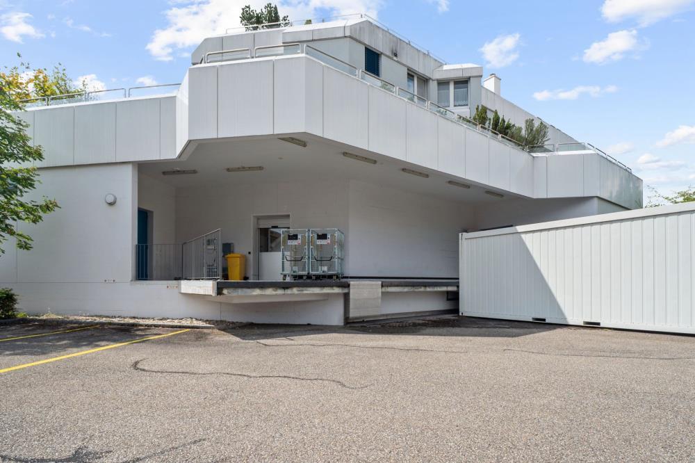 588m² negozio