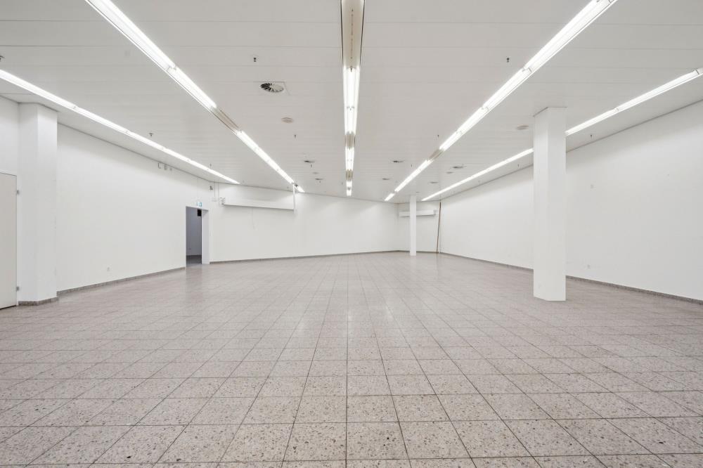 588m² negozio