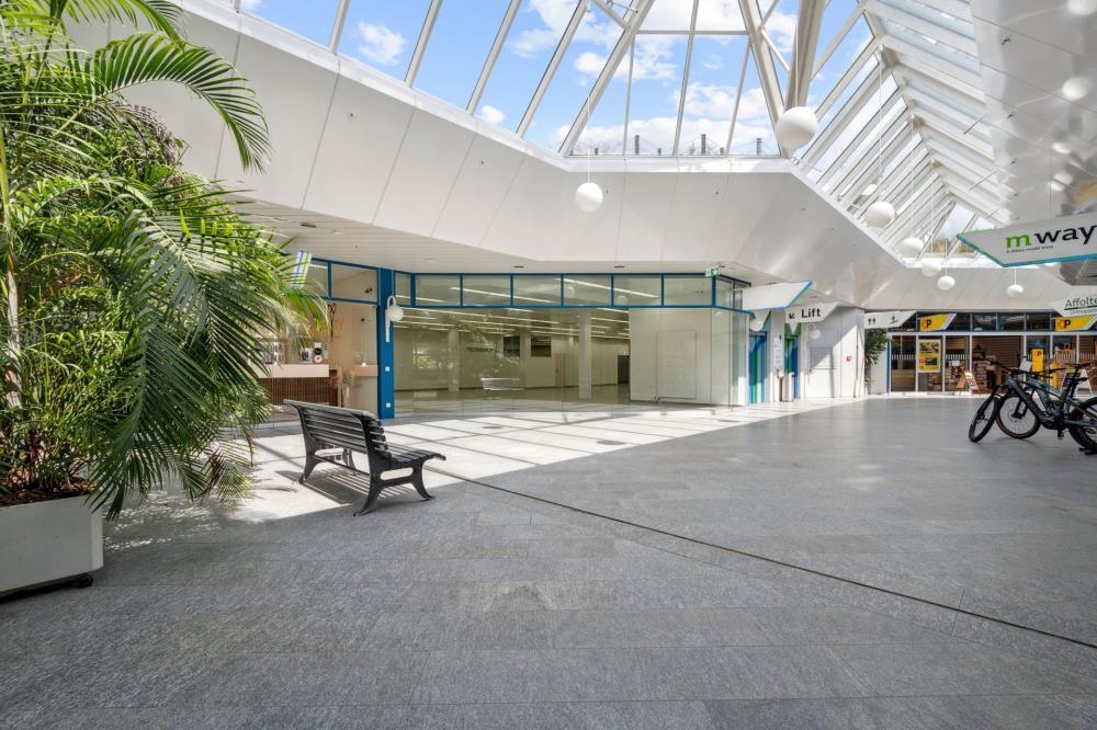 588m² negozio