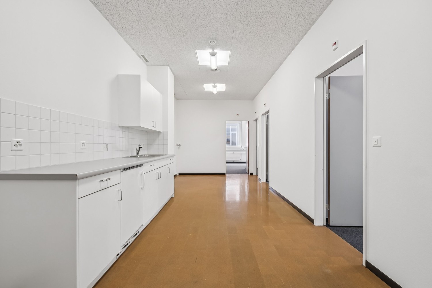 165m² ufficio, foto 2 di 10