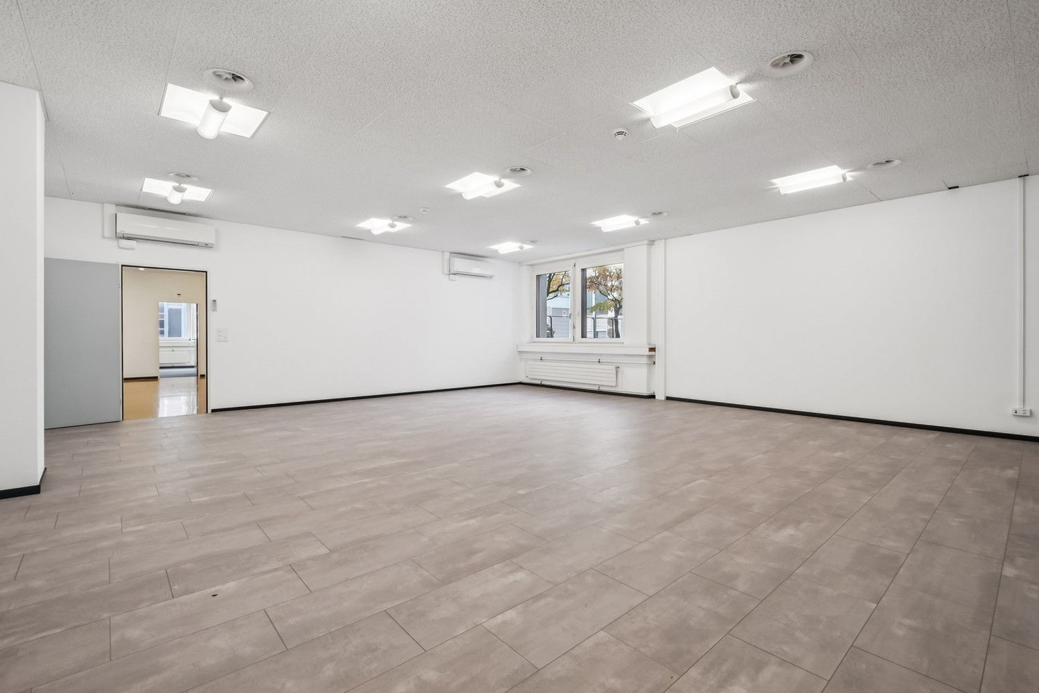 165m² ufficio, foto 1 di 10