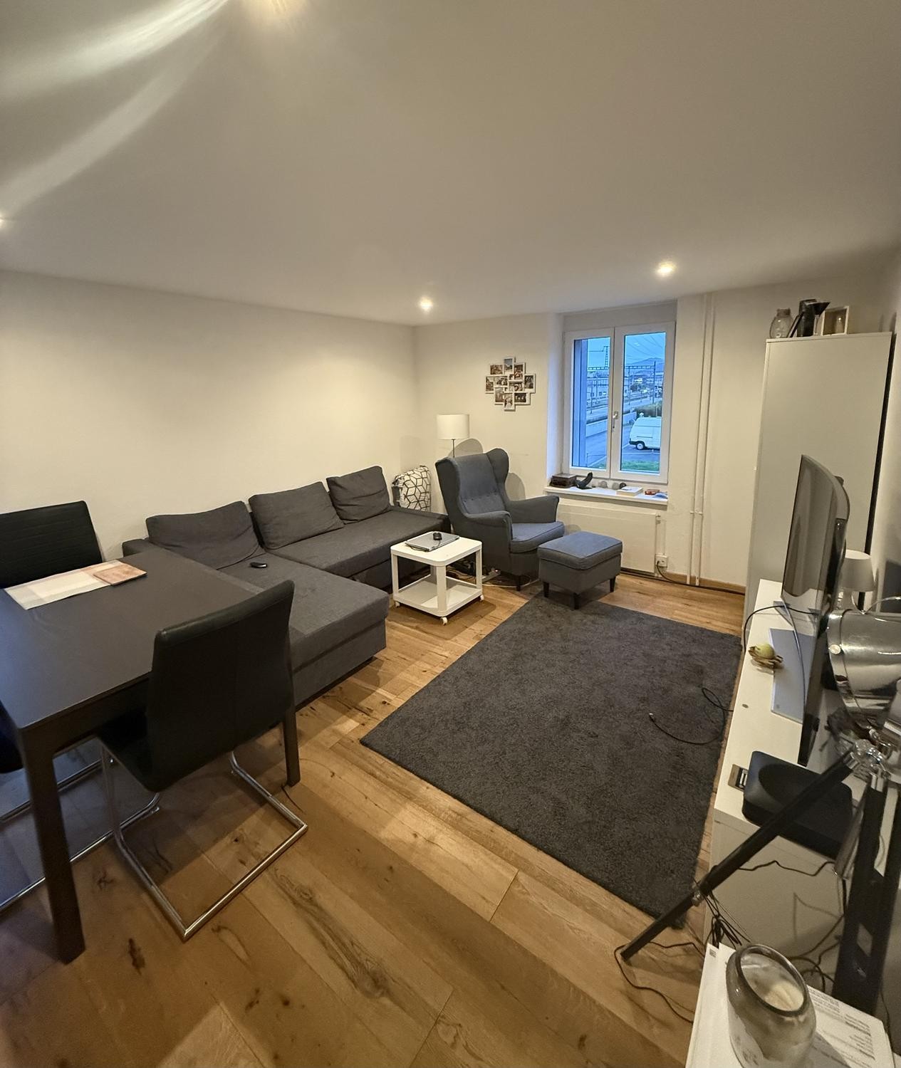 Chambre premium à Lachen - région de Zurich
Nous recherchons un couple pour une chambre et une personne seule pour la deuxième chambre dans un bel appartement de 2 pièces calme à Lachen, Canton de Schwyz, très proche de Zurich.
L'appartement offre un environnement de vie confortable et calme avec de