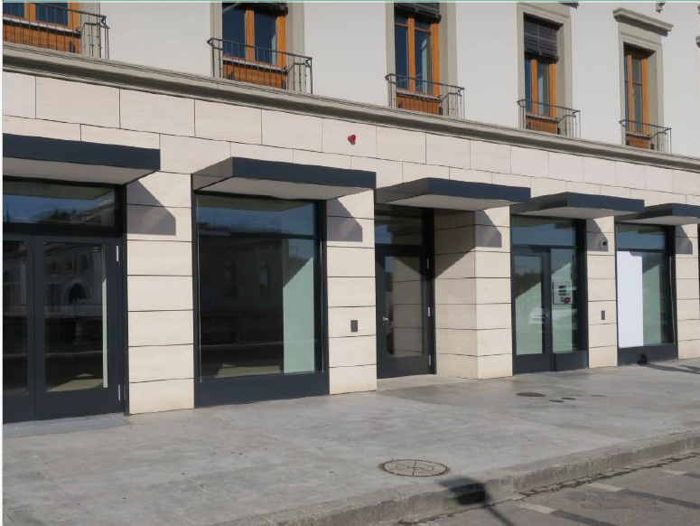 333m² shop