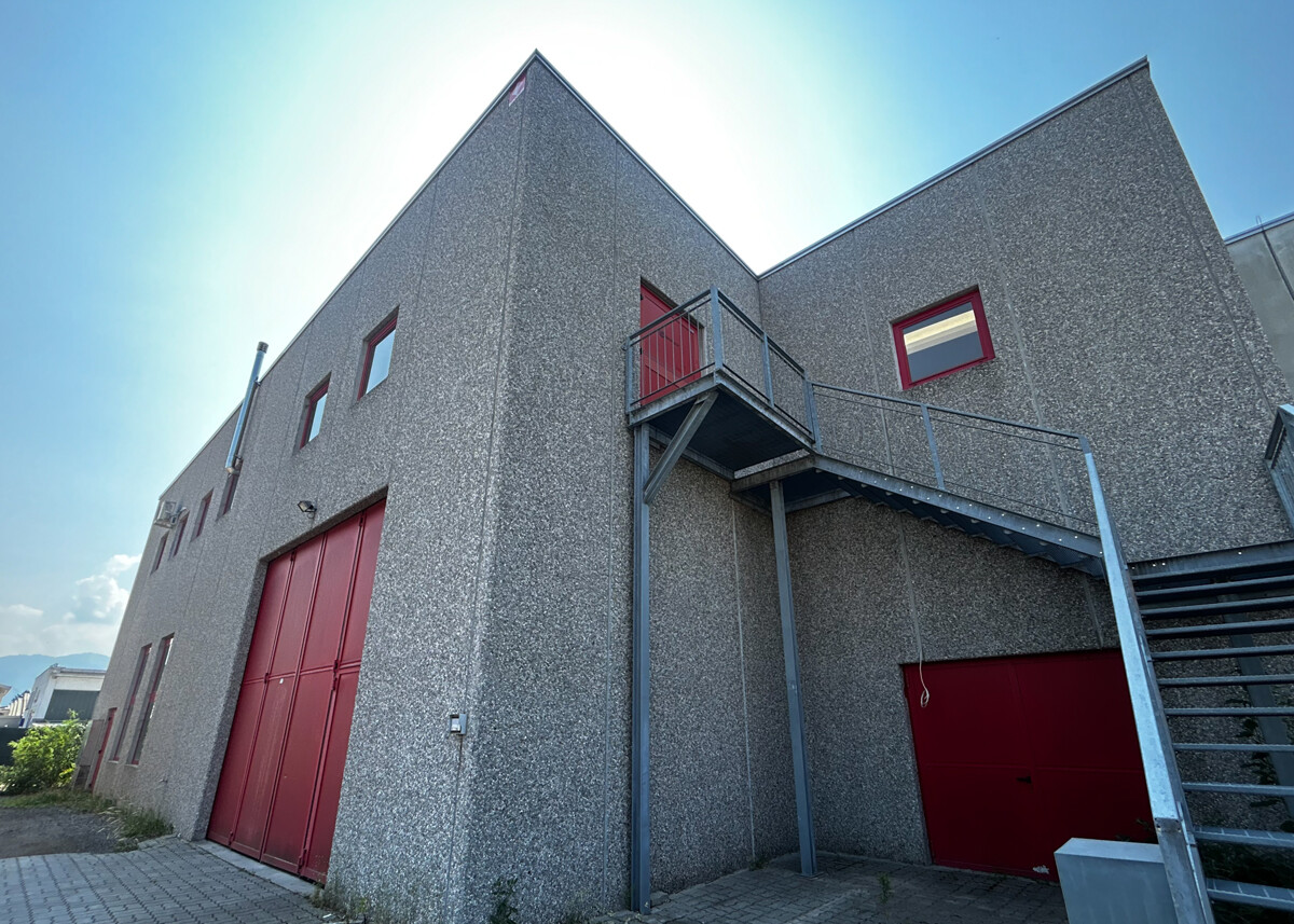 800m² storage room