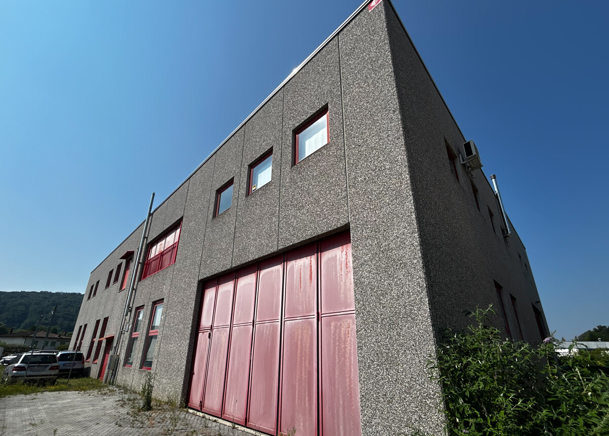 800m² storage room