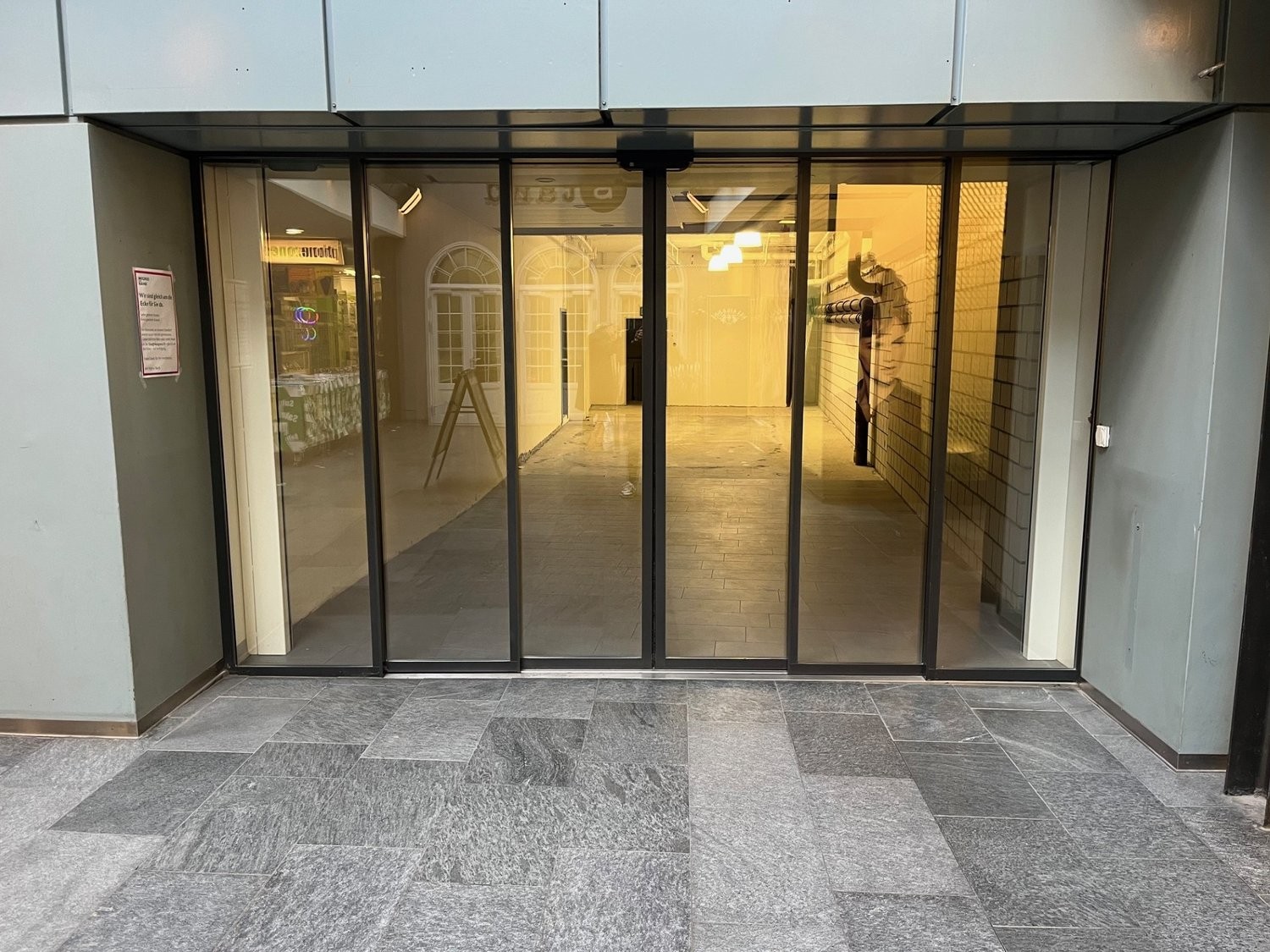 93m² commercial
