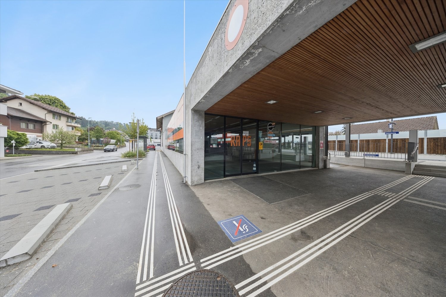247m² shop