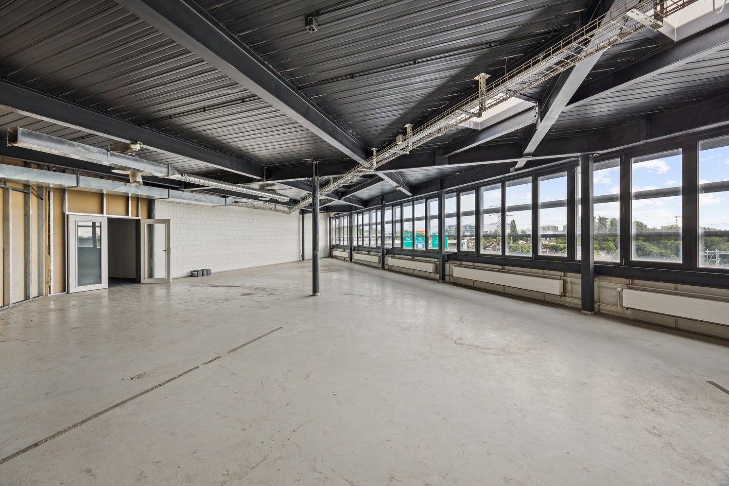 410m² commerciale, foto 2 di 10
