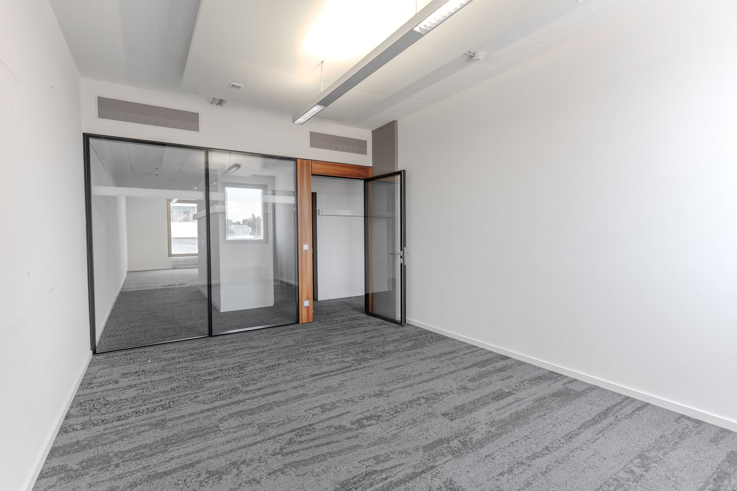 768m² ufficio, foto 4 di 8